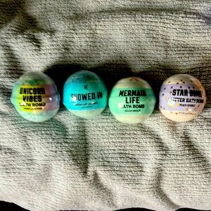 Victoria’s Secret Bath Bombs lot of 4